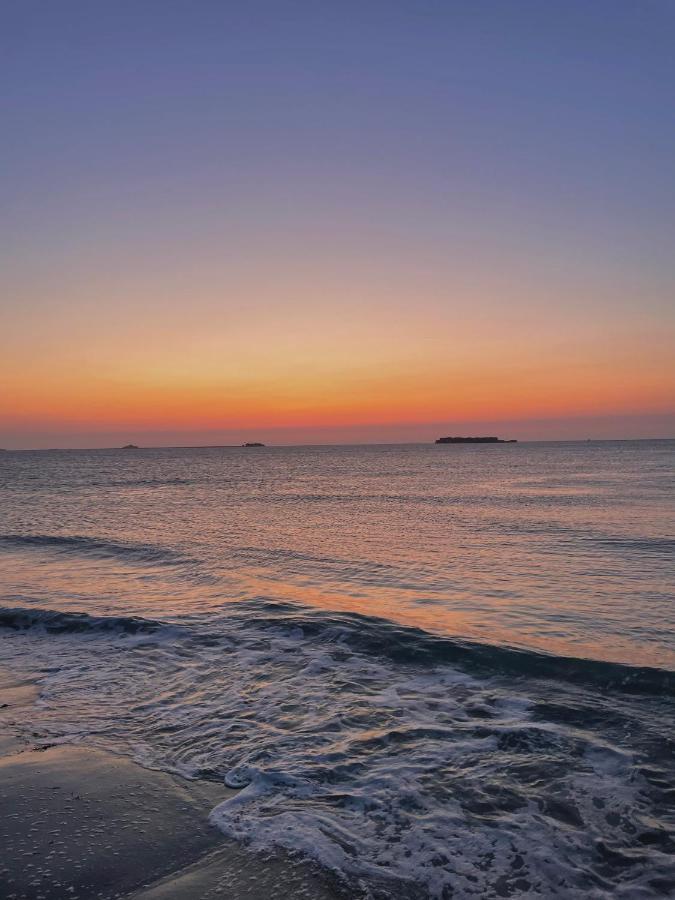 Sur Le Chemin De La Plage 셰르부르 앙 코탱탕 외부 사진